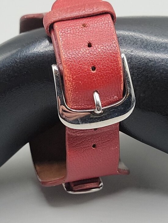 Vintage GUESS Women\'s Cuff Watch Red Leather Wide Bund Band Square Silver Tank main image 14